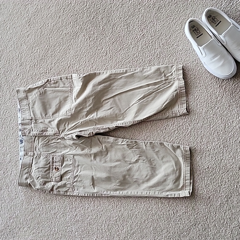 Dockers Capri Pants Khaki Size 8